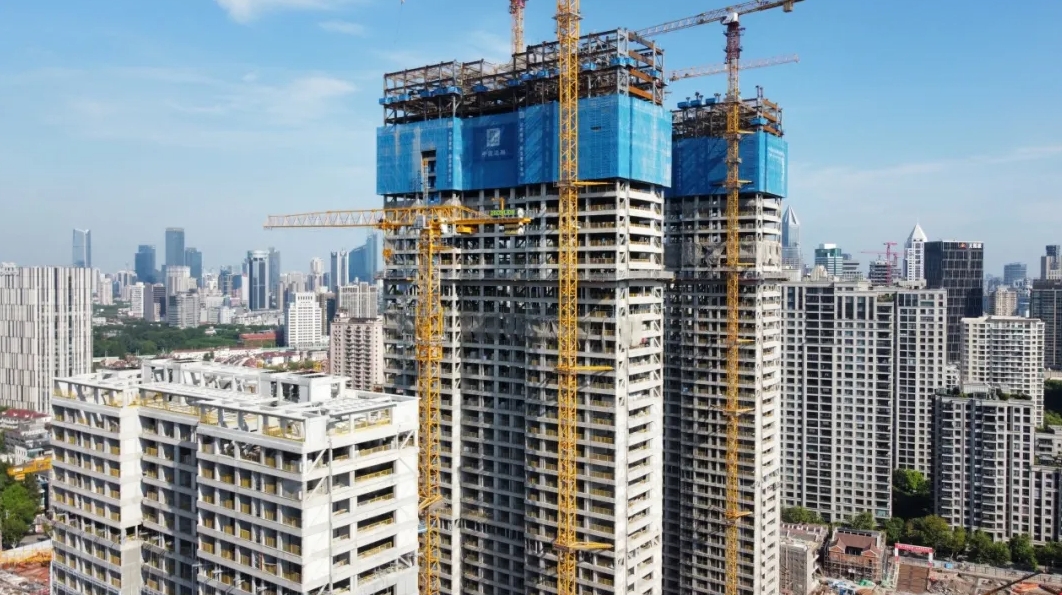 總用鋼量2萬余噸，上海首個鋼結構超高層住宅項目封頂！